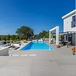 Valhalla * Barat (Rovinj)